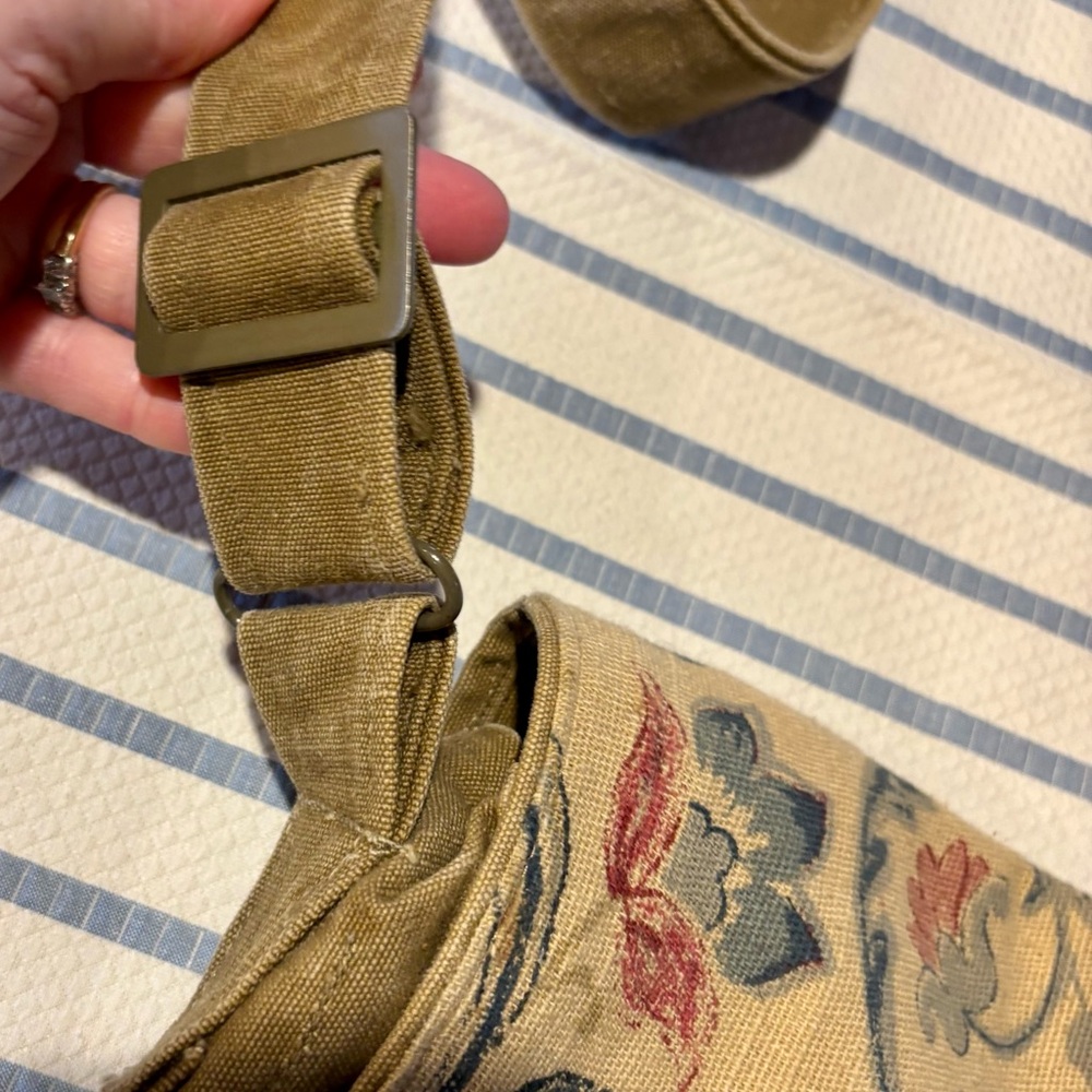 ⭐️Unique Crossbody Convertible Rucksack⭐️ - Picture 3 of 16